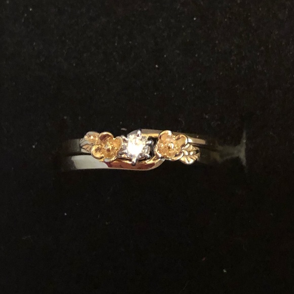14k Wedding Ring Set Floral Detail